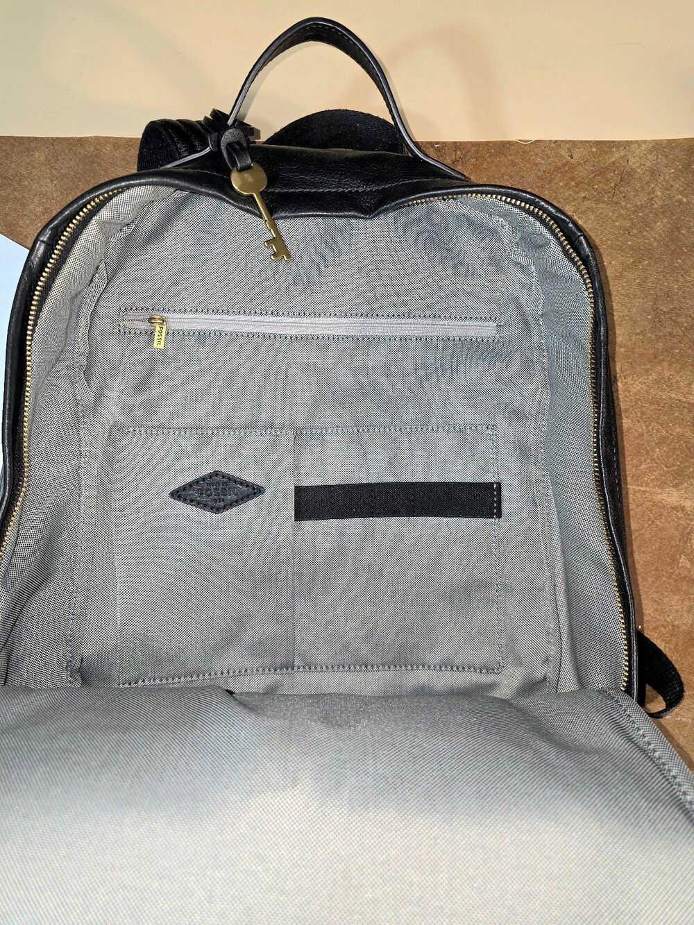 Fossil Black Genuine Leather Unisex Backpack Laptop Travel Book Bag EUC - Picture 5 of 11